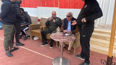 بالصور.. رئيس الزمالك يؤازر اللاعبين قبل السفر إلى الجزائر