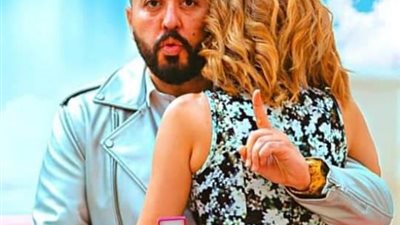 عمرو عبد العزيز يعلن خطوبته على فتاة من خارج الوسط الفني بصورة رومانسية