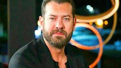 السر في اللحية.. صناع ”الملك أحمس” يكشفون سر الهجوم على عمرو يوسف