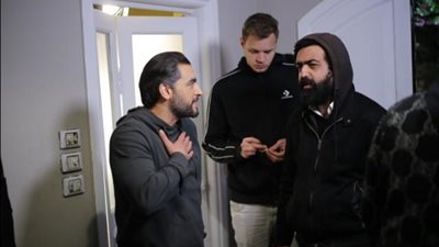 بالصورة.. هاني سلامة يضع اللمسات الأخيرة على ”بين السما والأرض” برفقة ماندو العدل