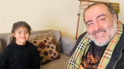 ”صورة طبق الأصل”.. نجلة روبي تخطف الأنظار في أحدث ظهور لها برفقة والدها