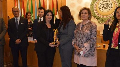 تكريم الدكتورة هبة السويدي بمنتدى المرأة العربية في نسخته الثالثة