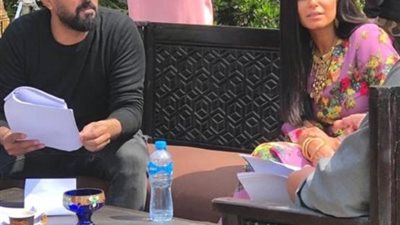 منة فضالى تودع الديكور الخاص بمسلسل ”نسل الأغراب”