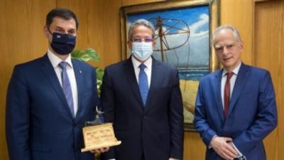 وزير السياحة يلتقى نظيره اليونانى خلال زيارته لمصر لحضور موكب المومياوات