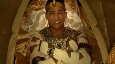 محمد رمضان يستعد لتقديم ” الملك أحمس”.. وزاهي حواس: الأنسب في الملامح