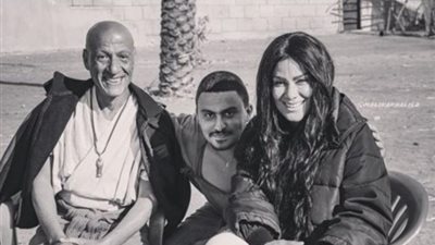 ياسين السقا ينشر صورة جديدة من كواليس ”الملك” رغم إيقافه