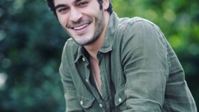 بطل مسلسل «حكايتنا» يسافر لـ إيطاليا لهذا السبب