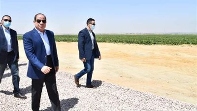 ننشر صور تفقد الرئيس السيسي لأضخم مشروع زراعي