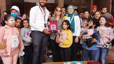 آداب عين شمس تحتفل بيوم اليتيم  .. تعرف على التفاصيل