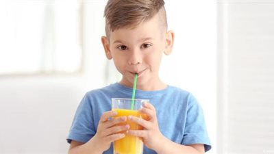 دراسة: المشروبات المحلاة تضعف ذاكرة الأطفال