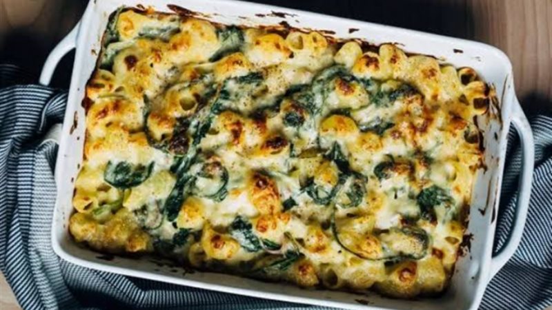 مكرونة بالسبانخ والجبنة