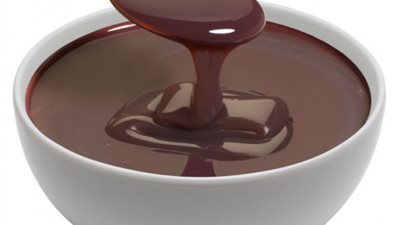 بأسرع ما يمكن...طريقة عمل صوص الشوكولاتة لتزيين التورتة