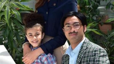 علي ربيع برفقة نجله من كواليس مسلسل ”أحسن أب”