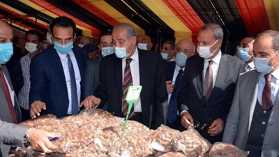 بالصور .. المصيلحي والهجان يفتتحان معرض “أهلا رمضان”بمحافظة القليوبية