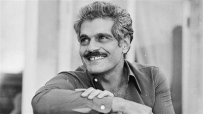 أصبح لا يملك سوي حقيبه ملابسه وأشهر إفلاسه.. ومشاجرته مع ضابط فرنسي أدخلته السجن.. أزمات واجهت عمر الشريف بسبب عشقه للقمار