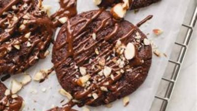 أفضل من الجاهز...طريقة عمل بسكويت الشوكولاتة بالبندق