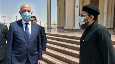شاهد.. ما هي الهدية التي حصل عليها الرئيس التونسي في كاتدرائية ميلاد المسيح؟