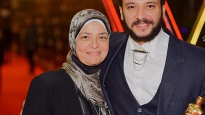 ”ارجوكم كثفوا الدعاء لأمي”.. أحمد خالد صالح يكشف تطورات الحالة الصحية لوالدته