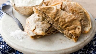 «زي المطاعم».. كيفية تحضير حواوشي بالجبن الشيدر