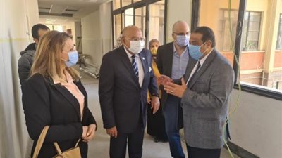 بالصور .. نائب رئيس جامعة عين شمس لشئون خدمة المجتمع وتنمية البيئة يتابع التجديدات الانشائية بكلية الاداب