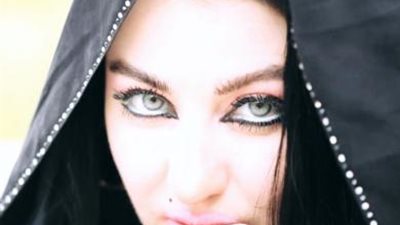 بالصور.. صوفينار تستفز جمهورها بإطلالة مثيرة مع بداية شهر رمضان