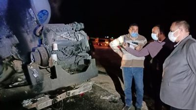 محافظ ومدير أمن أسيوط يتفقدان موقع حادث تصادم اتوبيس ركاب مع سيارة نقل