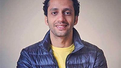 محمد حاتم يقع في ورطة ويتعرض للاعتقال السياسي.. اعرف الحكاية