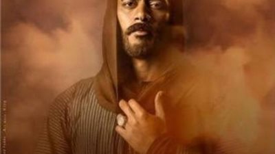 محمد رمضان يفشل فى إنقاذ شقيقه ويرتدى عباءة والده فى مسلسل ”موسى”