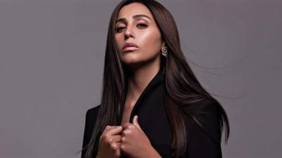 دينا الشربيني تكثف ساعات تصوير مسلسل ”قصر النيل”