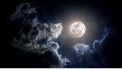 في ظاهرة فلكية نادرة.. قمر رمضان يحجب المريخ اليوم