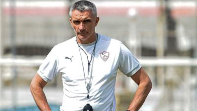 مران الزمالك.. كارتيرون يتفقد أرضية ستاد القاهرة