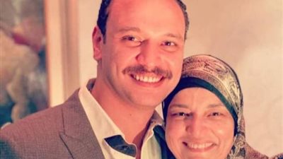 ريهام عبد الغفور تنعي والدة أحمد خالد صالح بعد وفاتها بفيروس كورونا
