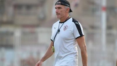 كارتيرون يعقد جلسة مع لاعبي الزمالك.. تعرف على السبب