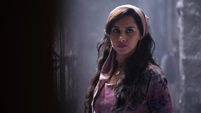 ياسمين رئيس مع عمرو سعد ودلال عبد العزيز في كواليس ”ملوك الجدعنة”