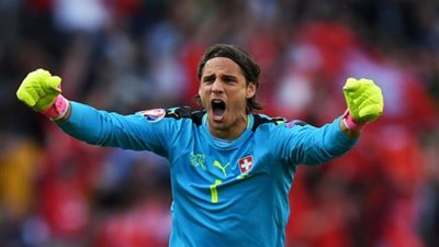 حارس بوروسيا مونشنجلادباخ  يغيب عن فريقه لمباراتين بسبب الإيقاف