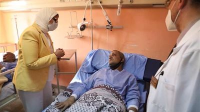 حادث قطار طوخ ..المصابون يروون لحظات الرعب لوزيرة الصحة