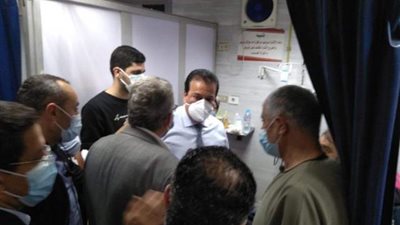 حادث قطار طوخ.. وزير التعليم العالي يطمئن علي المصابين في مستشفى بنها الجامعي