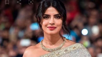 بإطلالة مثيرة.. بريانكا شوبرا تثير الجدل باللون الأحمر