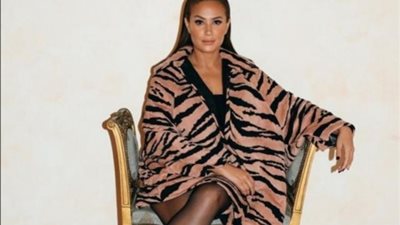 بالصورة.. هند صبري تحتفل مع جمهورها بنجاح ”هجمة مرتدة”