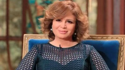 إلهام شاهين تعيش قصة حب من طرف واحد وتعلق :عارف بس بيستعبط