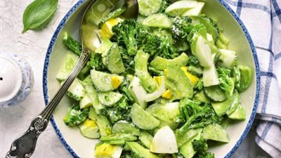 أفضل من المطاعم...طريقة عمل سلطة الأفوكادو والبيض