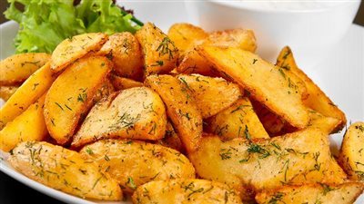 لإفطار صحي.. طريقة عمل البطاطس المشوية بالفرن