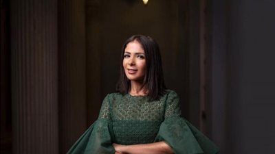 منى زكي تضع مولودها في الولايات المتحدة الأمريكية وهذه تطورات حالتها الصحية