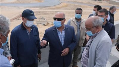 وزير النقل يتفقد أعمال تطوير الطريق الصحراوى الغربى
