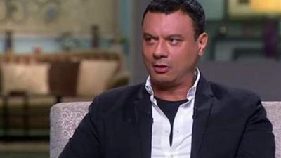 عباس ابو الحسن: الطيار مات 5 مرات بسبب تصرفات محمد رمضان