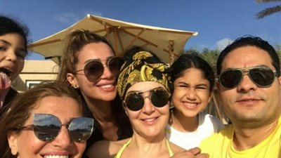 بالصورة.. غادة عبد الرازق تستمتع بالإجواء الصيفية برفقة زوجها وعائلتها