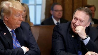 مستشار ترامب يسخر من رئيسه السابق: ليس ندًا لبوتين
