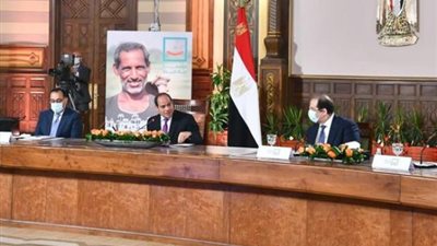 من هو المواطن الذي دعاه السيسي لحضور الحفل الكبير؟