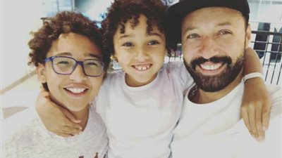 أحمد فهمي يحتفل بعيد ميلاد نجله ويعلق: ”بنحبك يا بطلى”