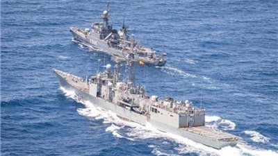 البحرية المصرية والإسبانية تنفذان تدريبًا بحريًا عابرًا بنطاق الأسطول الجنوبي